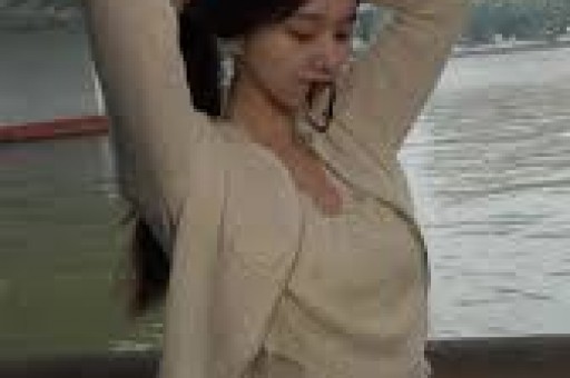 满嘴谎线岁路都走不稳却一票难求还演短剧女主
