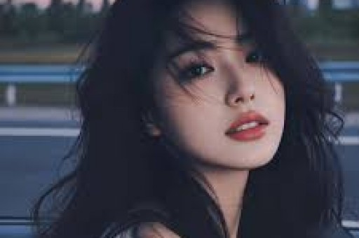孟美岐“每天只睡半小时”人设翻车？深扒内娱明星的“努力陷阱”与舆论围剿